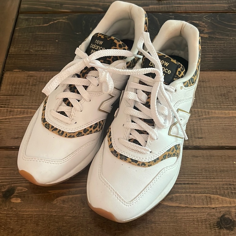 Like New! Women’s New Balance - Size 8.5